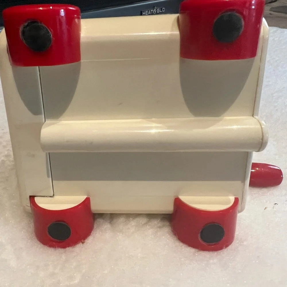 *Rare* Vintage Hello Kitty Retro pencil sharpener Sanrio Japan Vintage 1980’s